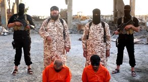İŞİD yaraqlısı öz qardaşını edam etdi – Video