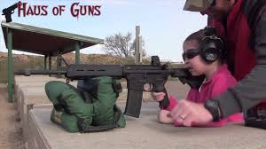 Silahdan istifadə etməyi bacaran 7 yaşlı qız – Video