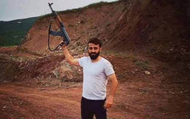 Türkiyəli futbolçudan şok foto – Terrorçulara dəstək oldu