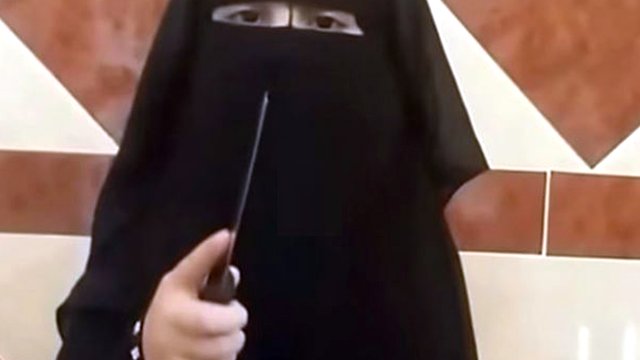 İŞİD azyaşlı qıza baş kəsdirdi – VİDEO