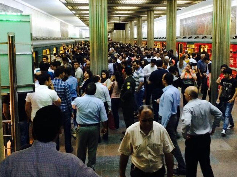 Bakı metrosunda işıqlar söndü – Həyəcanlı anlar