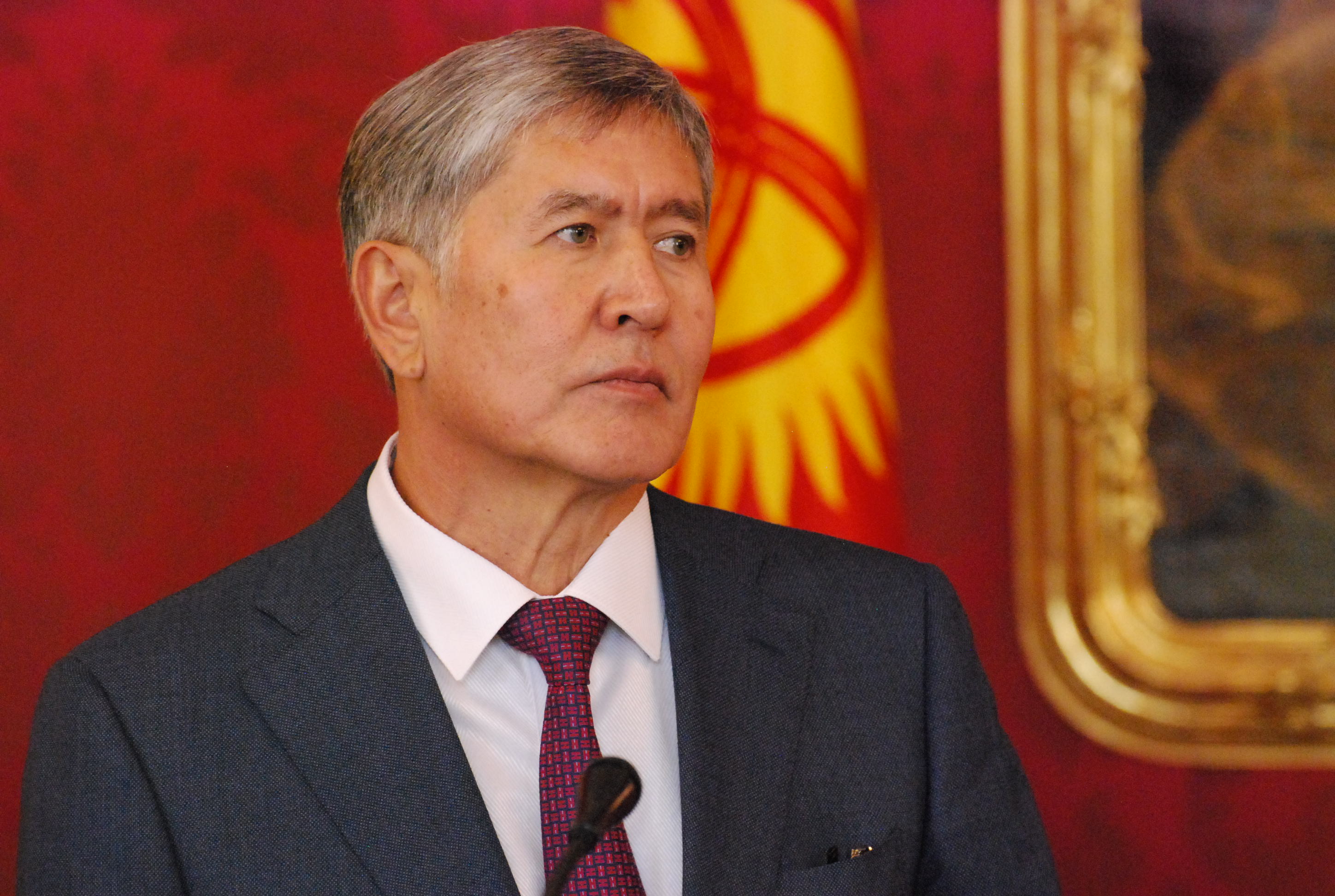 Qırğızıstan prezidenti Moskvaya aparıldı