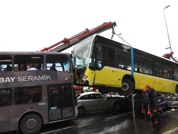 Dəhşətli avtobus qəzası: 11 yaralı – Fotolar,Video