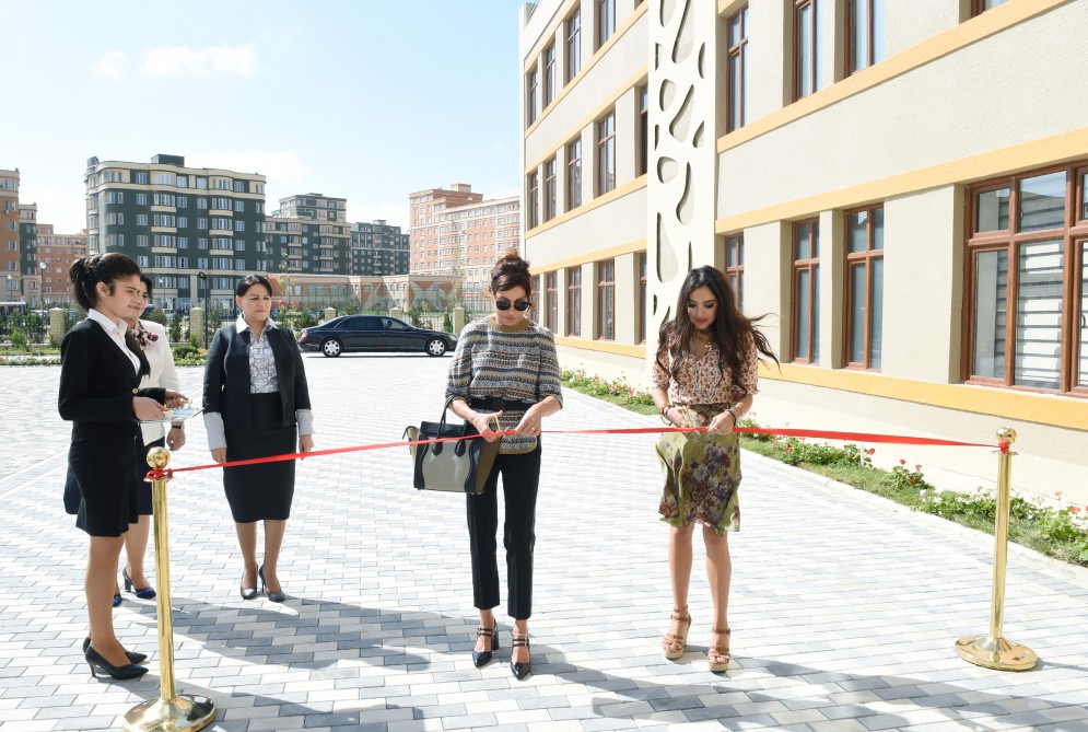 Mehriban Əliyeva məktəbin açılışında – Fotolar