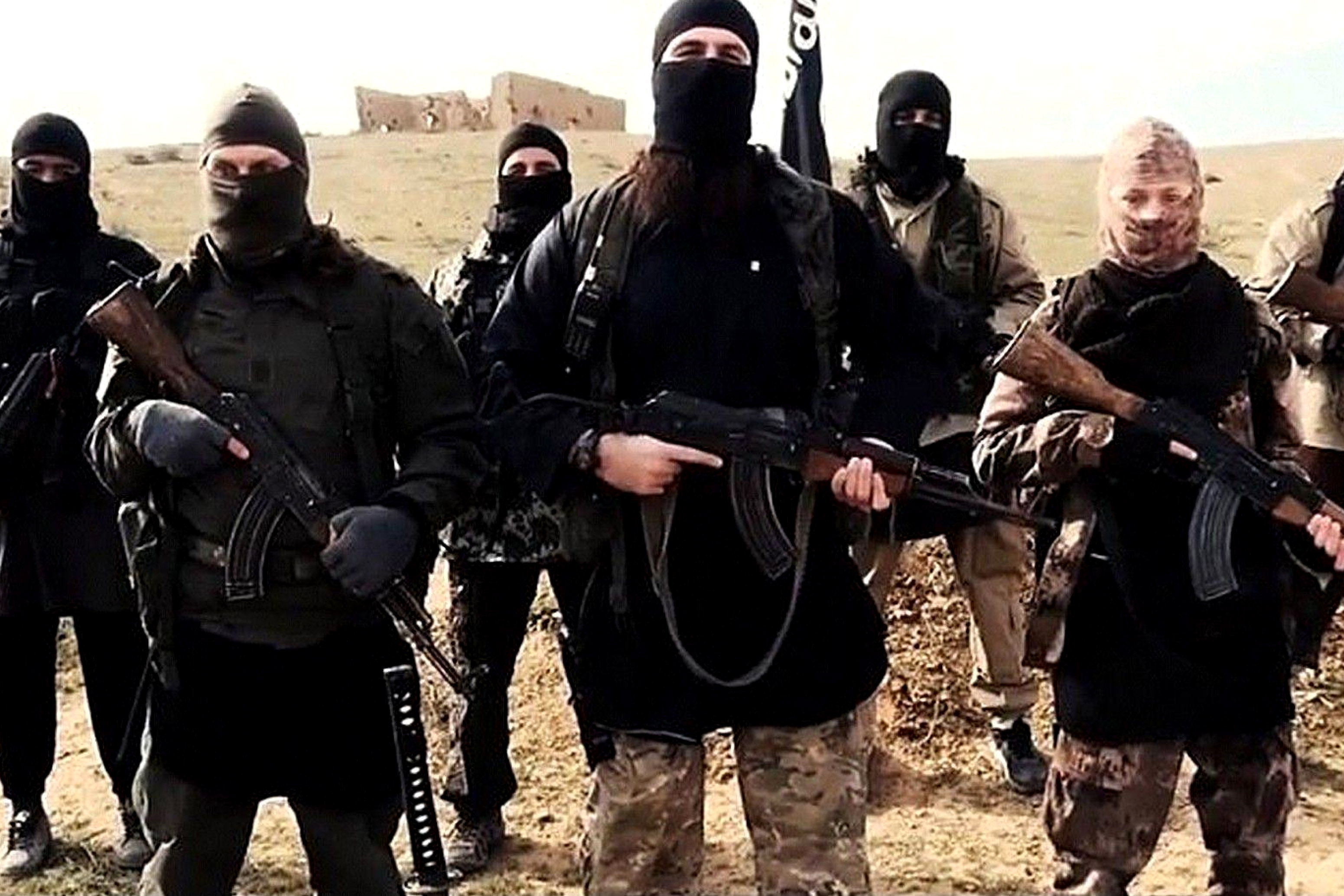 İŞİD üzvləri saqqallarını qırxırlar
