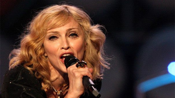 Madonna özündən 35 yaş kiçik sevgilisi ilə görüntüləndi – FOTOLAR