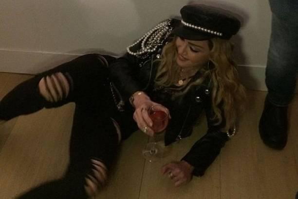 Madonna içib özünü bu hala saldı – Foto