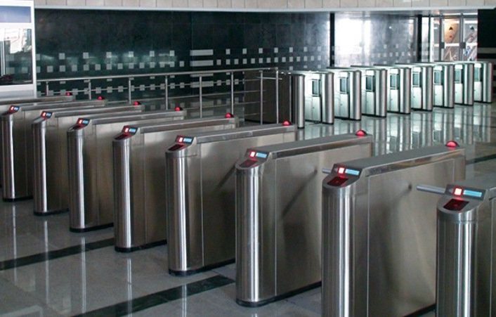 Metroda işıq söndü – Kart yükləmə aparatları işləmədi