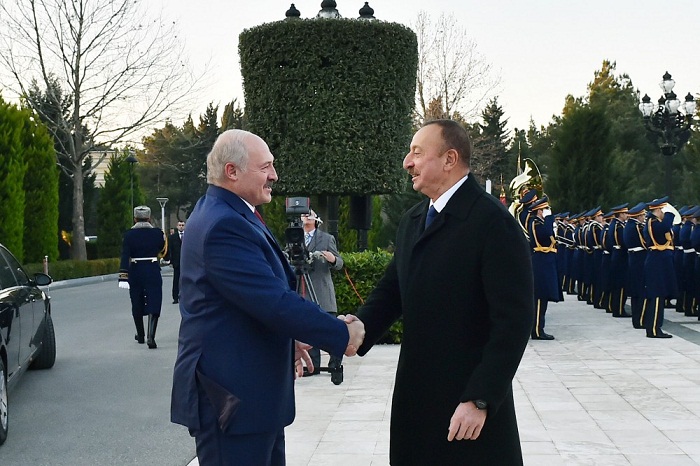 Lukaşenko “Heydər Əliyev” ordeni ilə təltif edildi