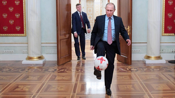 Putin Kremldə futbol oynadı – Fotolar