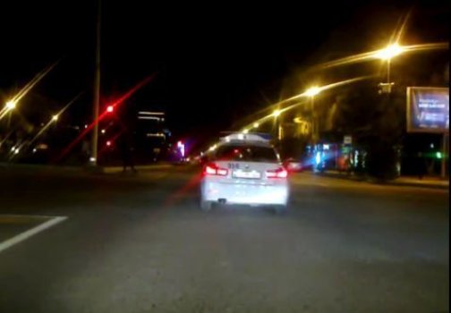 Yol polisi qayda pozarkən kameraya düşdü – Video