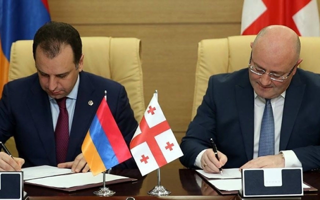 Gürcüstan və Ermənistan müdafiə nazirləri əməkdaşlıq planı imzalayıblar