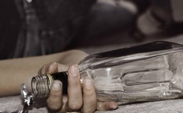 Pakistanda 21 nəfər saxta spirtli içkidən zəhərlənərək ölüb