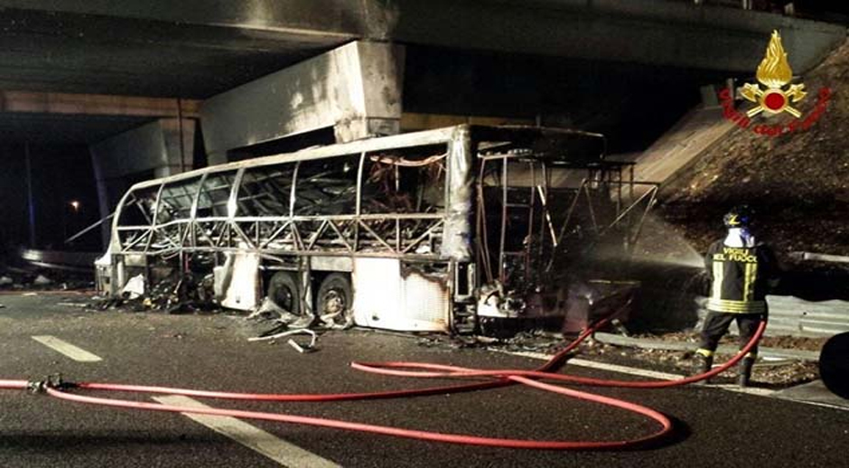 İtaliyada avtobus faciəsi: 16 nəfər həlak oldu