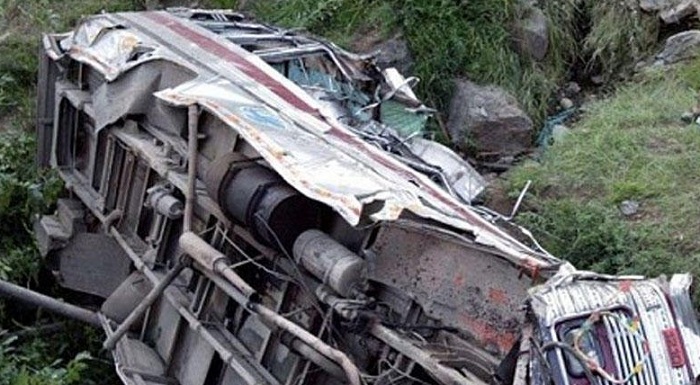 Avtobus dərəyə aşdı – Sürücü öldü, 23 yaralı – VİDEO