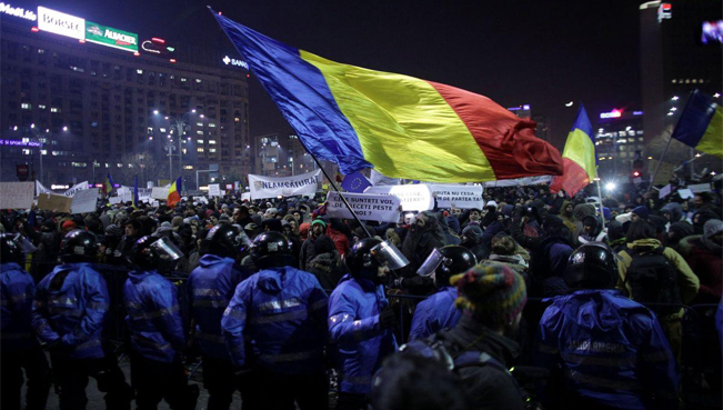 Rumıniyada on minlərlə insan mitinqlərdə iştirak edib