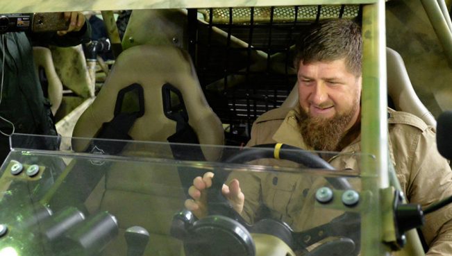 Kadırov hərbi maşını sınaqdan keçirdi – FOTO+VİDEO