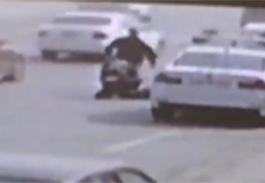 Yol polisinin saxladığı sürücü öldü – Bakıda – Video