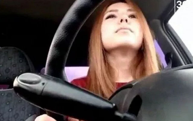 Sürücü qadın ölümünü canlı yayımladı – Video+18
