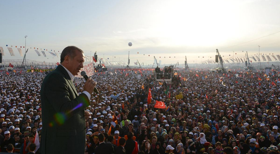 İstanbulda 2 milyonluq “Evet” mitinqi: Ərdoğan “Referendum akkordu”nu vurur