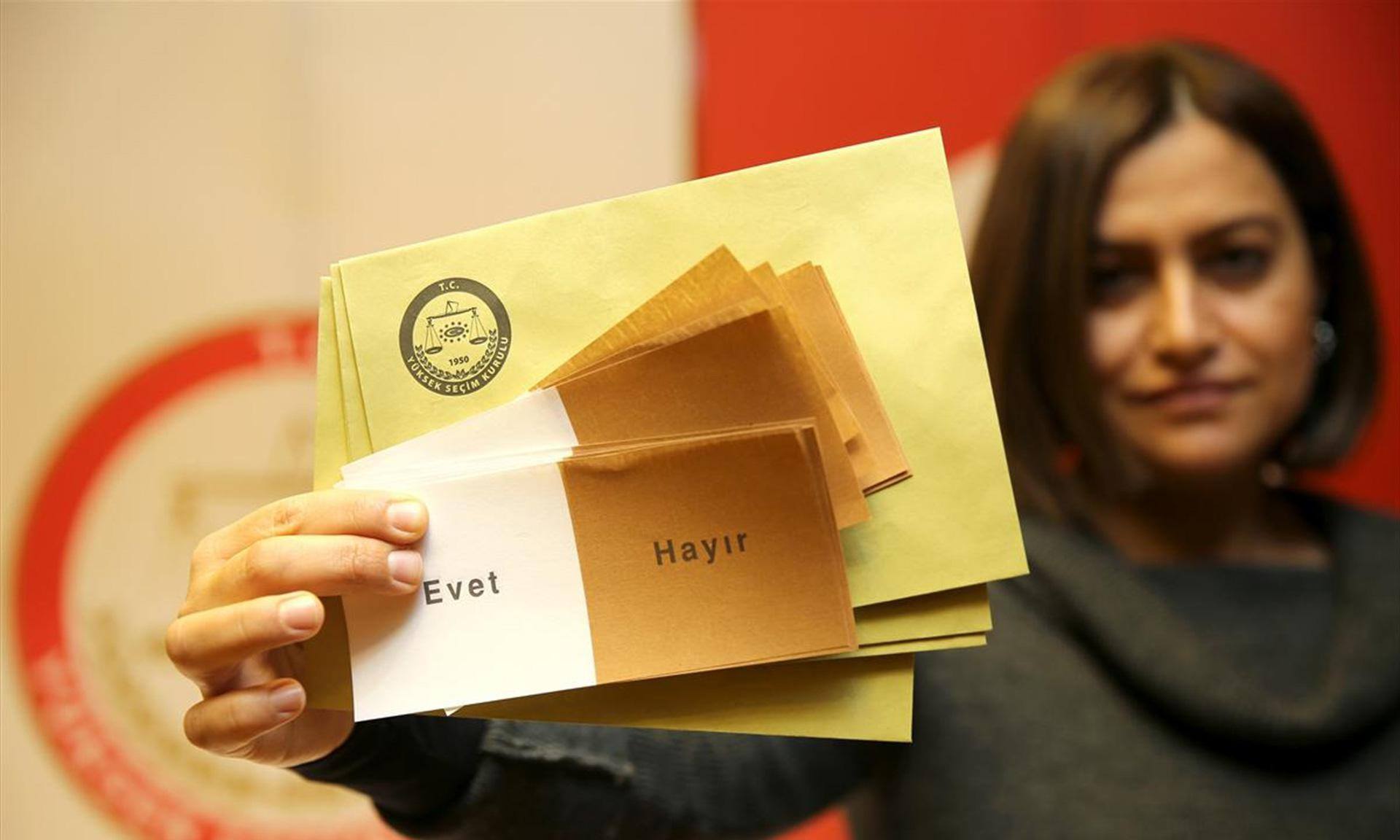Türkiyə referendumu: Səslər hesablanır – “Əvət” öndə – YENİLƏNİR