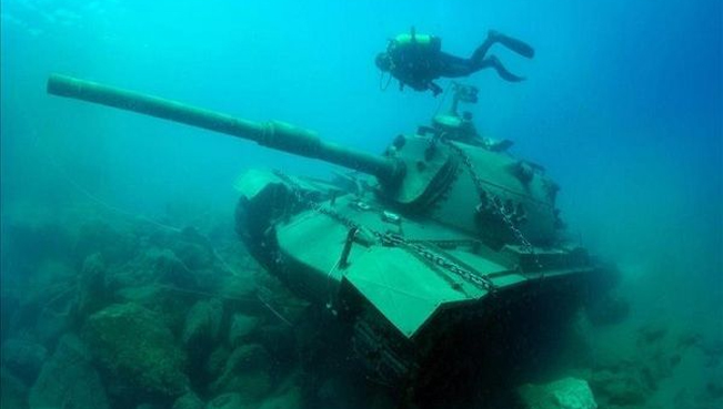 Antalyada 45 tonluq tank dənizdə batırılıb