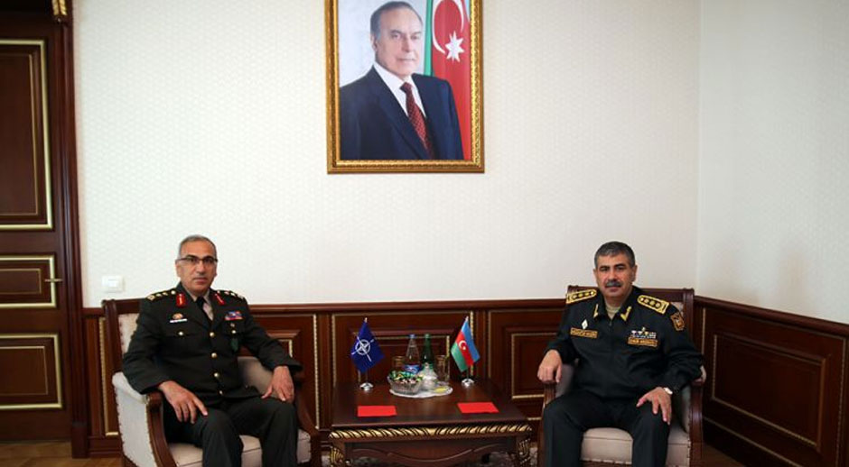 Müdafiə naziri NATO generalı ilə görüşüb