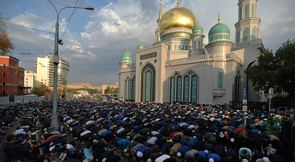 Moskvada 250 min müsəlman bayram namazı qılıb – VİDEO