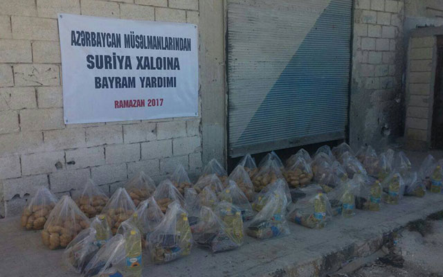 Azərbaycanlılar Suriyada Ramazan yardımı payladılar – Fotolar