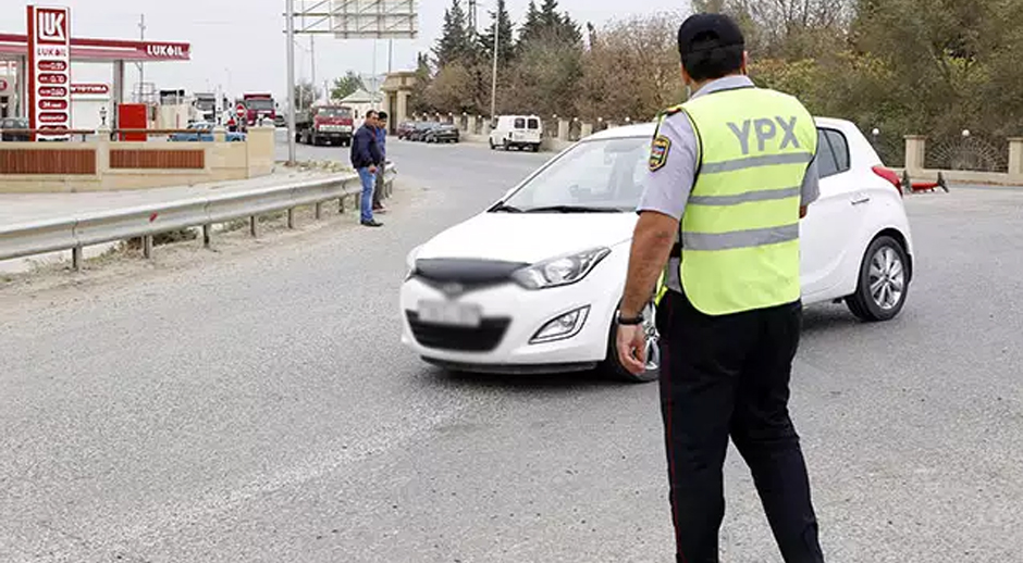 Azərbaycanda sürücü yol polisini vurub qaçdı