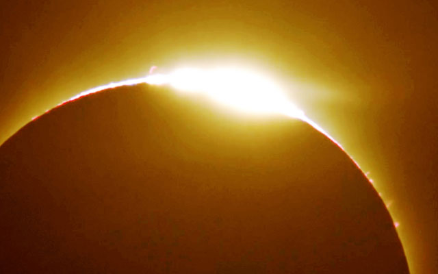 NASA-dan qeyri-adi kəşf: Bu planetdən 3 fərqli günəş görünür