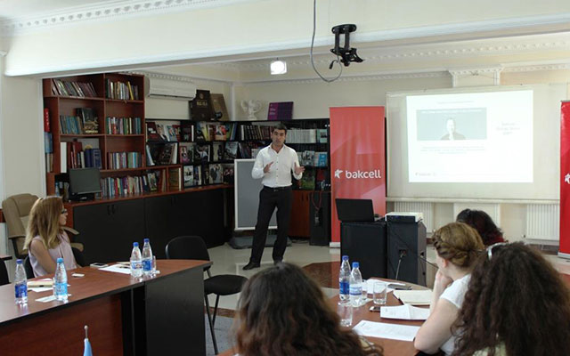 Bakcell növbəti dəfə “Mobil telekommunikasiyaya giriş” seminarı təşkil etdi – Fotolar