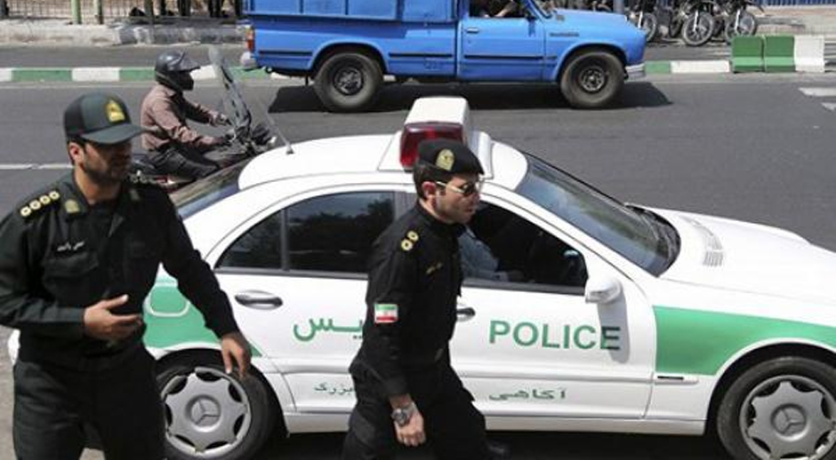 İranda polis hovuz qırağında əylənən 64 gənci həbs etdi