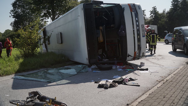 Almaniyada avtobus qəzası: 44 nəfər yaralandı