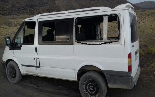 Terrorçular mikroavtobusu atəşə tutdu – 3 ölü, 6 yaralı