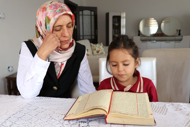 5 yaşlı qız “Qurani-Kərim”i oxuyur – VİDEO