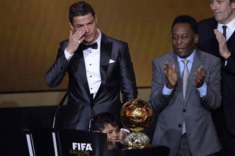 Ronaldodan alqışalayiq addım: “Qızıl top”u onlar üçün satdı