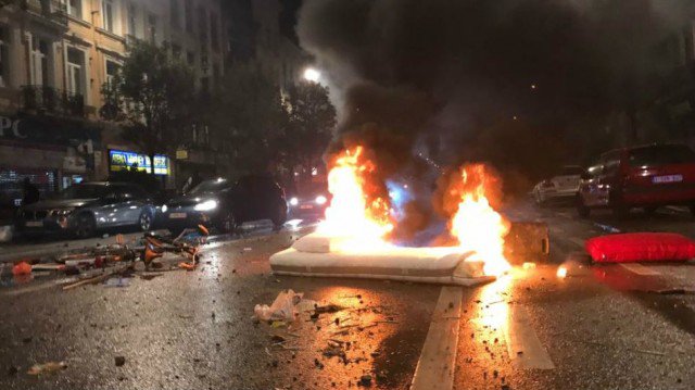 Mərakeş DÇ-2018-ə vəsiqə qazandı, azarkeşləri Brüsseldə avtomobilləri yandırdılar – VİDEO