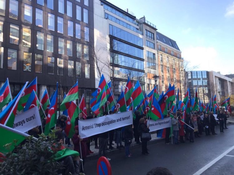 Avropadakı azərbaycanlılar Brüsseldə aksiya keçirdi