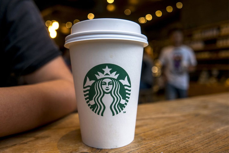 “Starbucks”da silahlı insident: ölən var