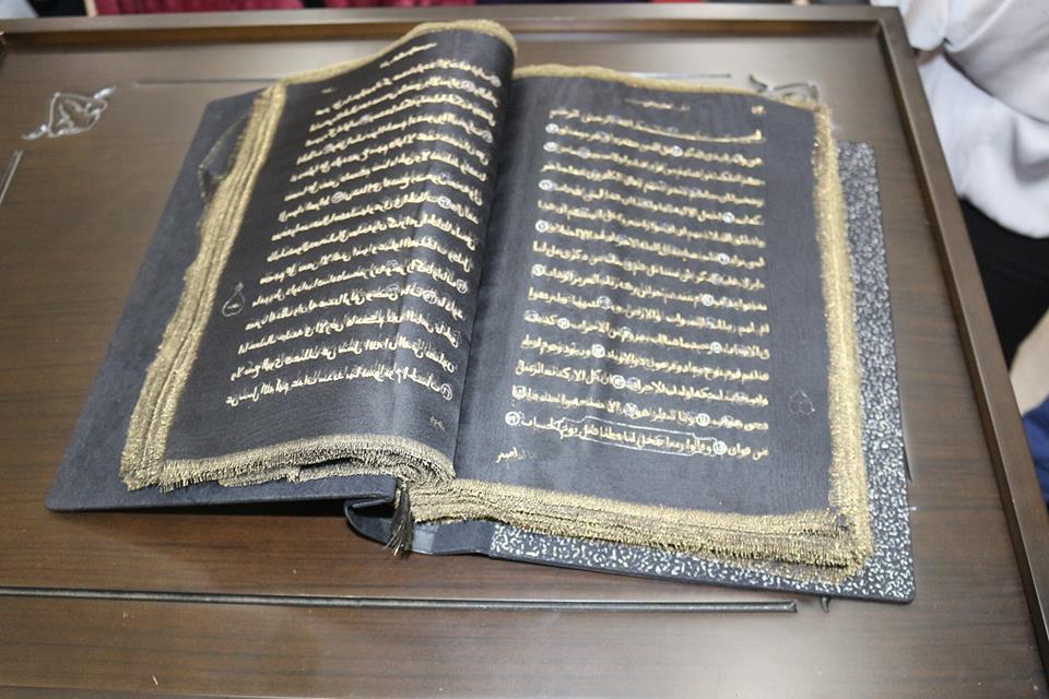 İpək üzərində “Qurani-Kərim” – Azərbaycanlı rəssam ilki bacardı – FOTOLAR