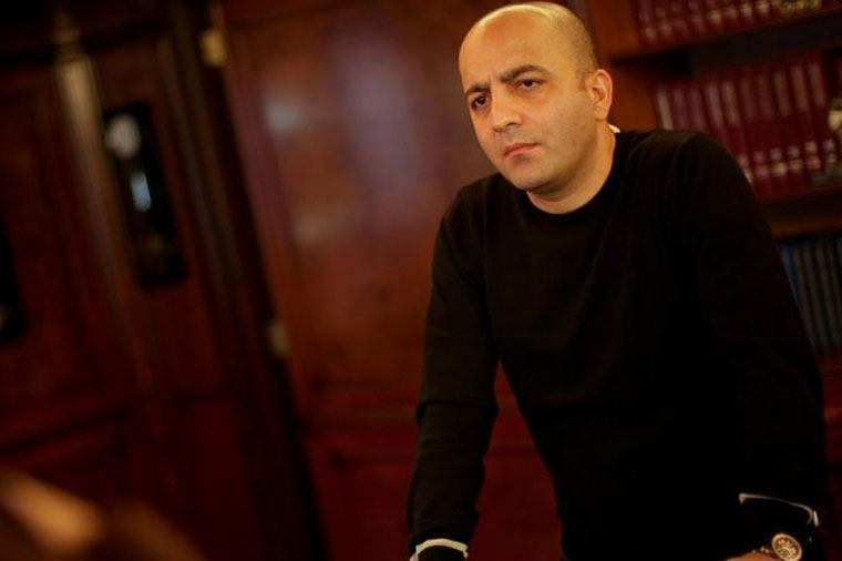“Bu jurnalist hansı cinayəti törədib ki…” – Mənsimov Fuad Abbasovun həbsindən yazdı