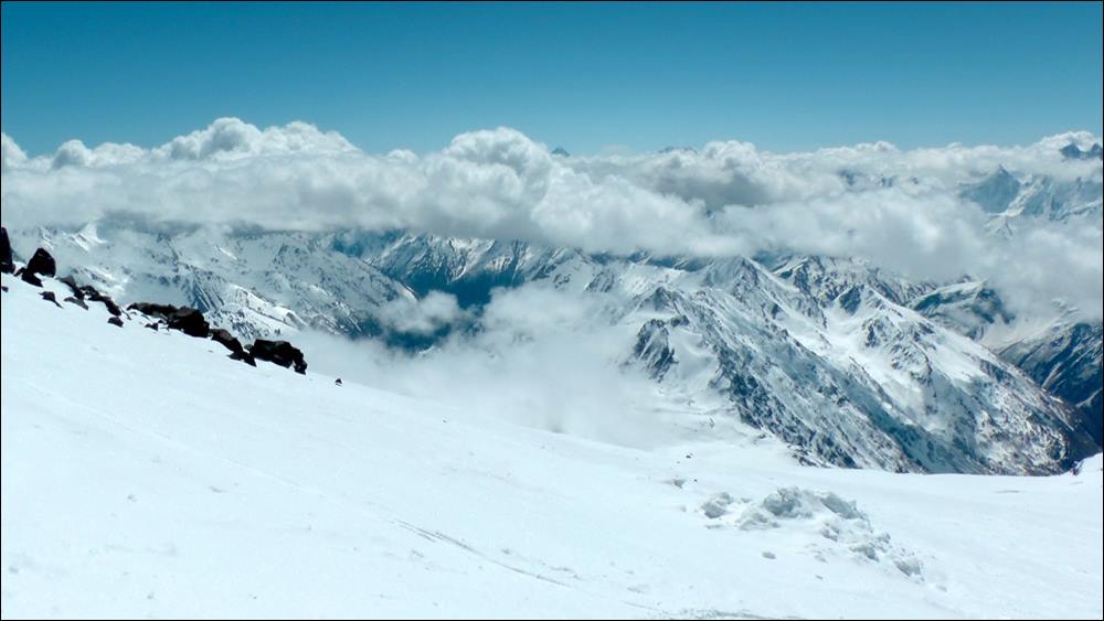 Elbrusda itkin düşən alpinistlər tapıldı