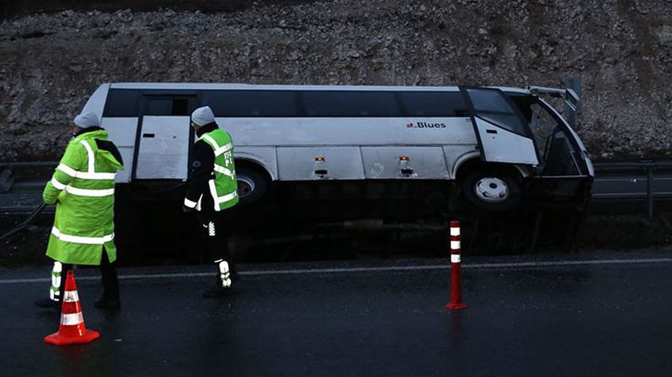 “Beşiktaş” azarkeşlərini daşıyan avtobus aşdı – Yaralılar var