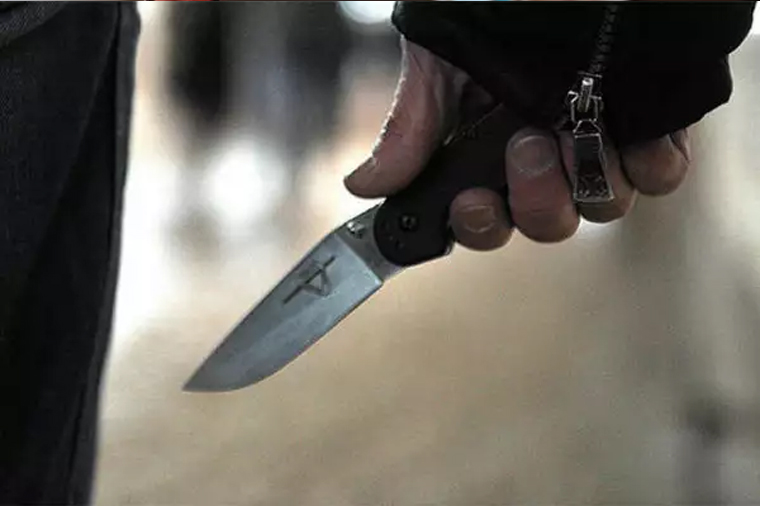 Bakıda 26 yaşlı oğlan küçədə bıçaqlandı