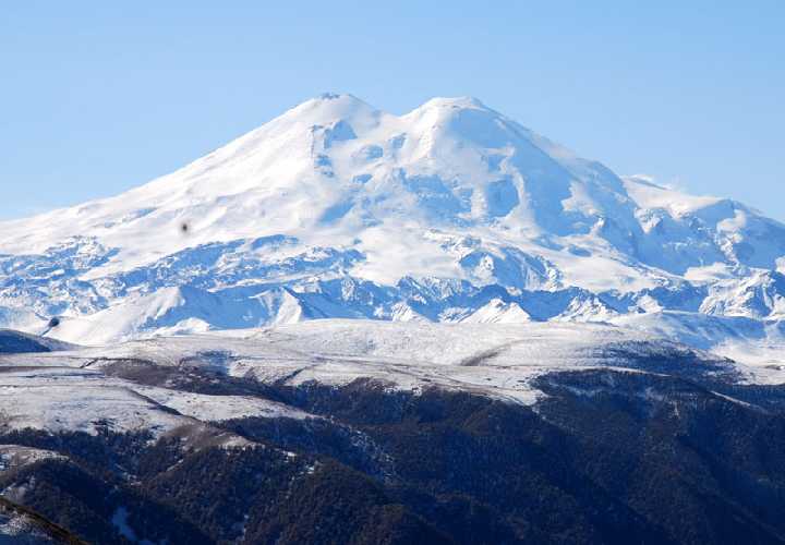 Elbrus dağında iki alpinist itkin düşüb