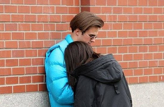 Obamanın 19 yaşlı qızı sevgilisi ilə görüntüləndi – FOTOLAR