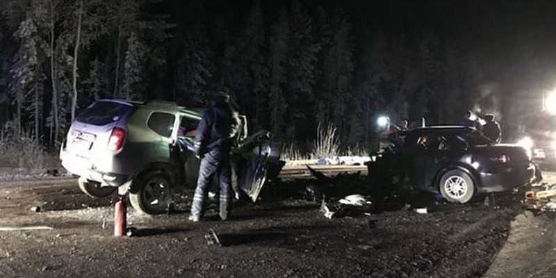 İki minik avtomobili toqquşdu, 10 nəfər öldü