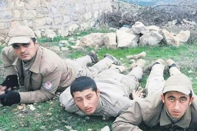PYD/YPG terrorçuları türk əsgərlərinə təslim olur