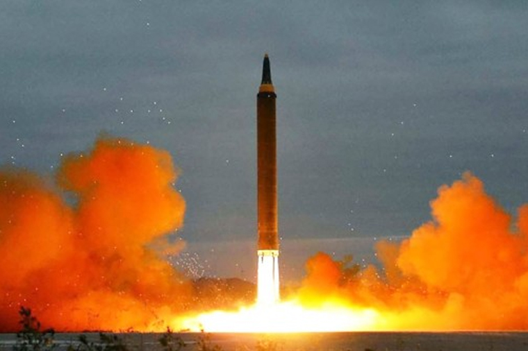 İran yeni ballistik raket nümayiş edib
